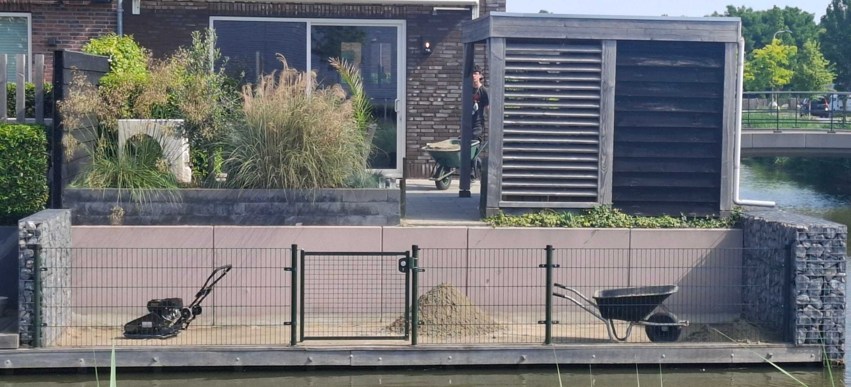 Voor: 14m2 nieuwe bestrating (Oud-Beijerland)